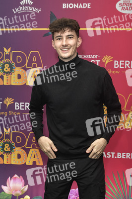 Young Show 'Frida & Frida' in Berlin