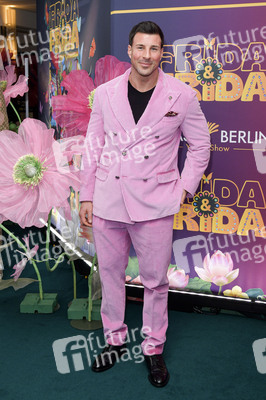 Young Show 'Frida & Frida' in Berlin