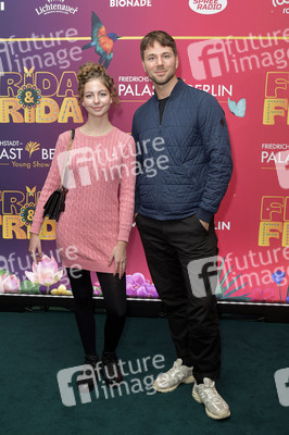 Young Show 'Frida & Frida' in Berlin