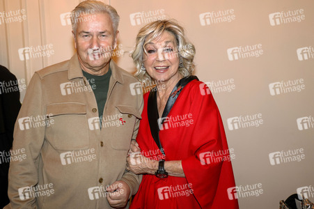 Spendenscheckübergabe zum Welt-Aids-Tag 2024 in Berlin