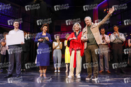 Spendenscheckübergabe zum Welt-Aids-Tag 2024 in Berlin