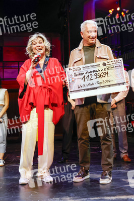 Spendenscheckübergabe zum Welt-Aids-Tag 2024 in Berlin