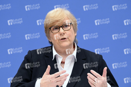 Bundespressekonferenz Menschenrechtsbericht in Berlin