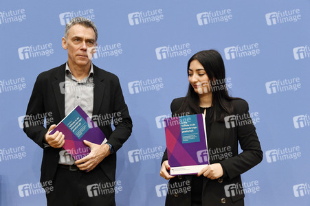 Bundespressekonferenz 14. Integrationsbericht in Berlin