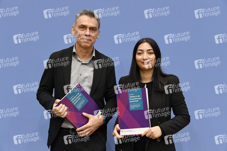 Bundespressekonferenz 14. Integrationsbericht in Berlin