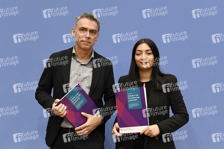 Bundespressekonferenz 14. Integrationsbericht in Berlin