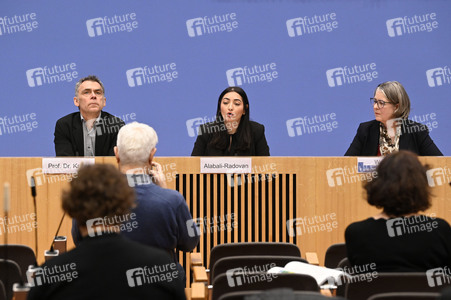 Bundespressekonferenz 14. Integrationsbericht in Berlin