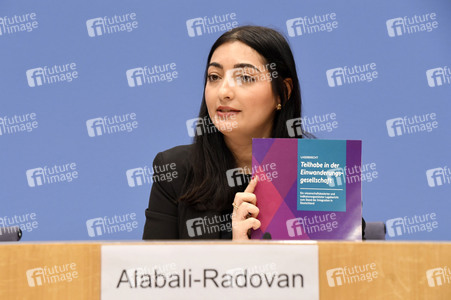 Bundespressekonferenz 14. Integrationsbericht in Berlin