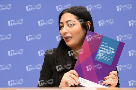Bundespressekonferenz 14. Integrationsbericht in Berlin
