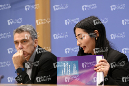 Bundespressekonferenz 14. Integrationsbericht in Berlin