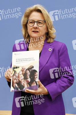 Bundespressekonferenz Vorstellung des 17. Entwicklungspolitischen Berichts der Bundesregierung in Berlin