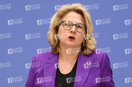 Bundespressekonferenz Vorstellung des 17. Entwicklungspolitischen Berichts der Bundesregierung in Berlin