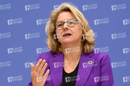Bundespressekonferenz Vorstellung des 17. Entwicklungspolitischen Berichts der Bundesregierung in Berlin