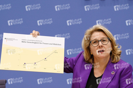 Bundespressekonferenz Vorstellung des 17. Entwicklungspolitischen Berichts der Bundesregierung in Berlin