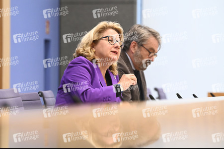 Bundespressekonferenz Vorstellung des 17. Entwicklungspolitischen Berichts der Bundesregierung in Berlin