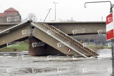 Die eingestürzte Carolabrücke in Dresden