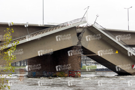 Die eingestürzte Carolabrücke in Dresden