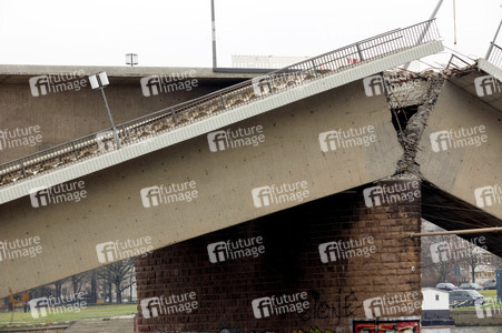 Die eingestürzte Carolabrücke in Dresden