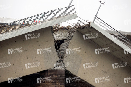Die eingestürzte Carolabrücke in Dresden