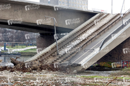 Die eingestürzte Carolabrücke in Dresden