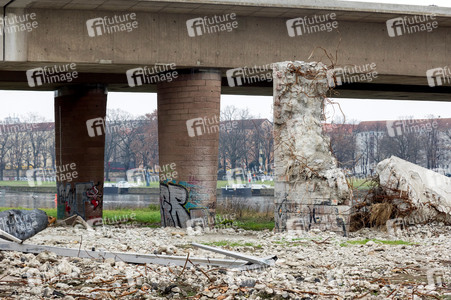 Die eingestürzte Carolabrücke in Dresden