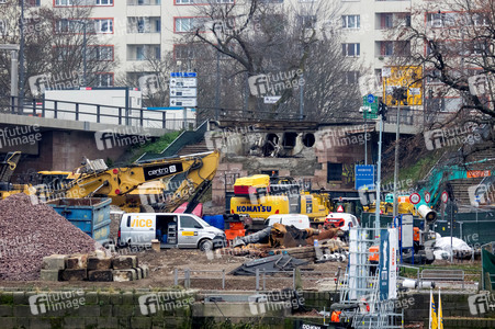Die eingestürzte Carolabrücke in Dresden