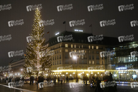 Weihnachtszeit am Pariser Platz in Berlin