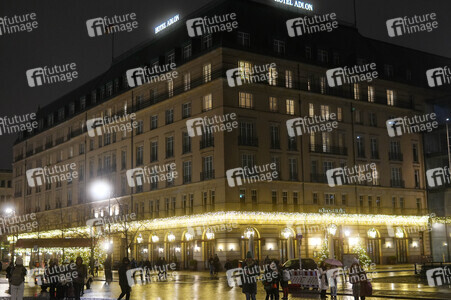 Weihnachtszeit am Pariser Platz in Berlin