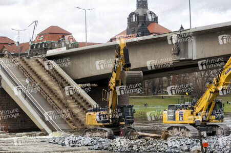 Abrissarbeiten an der Carolabrücke in Dresden