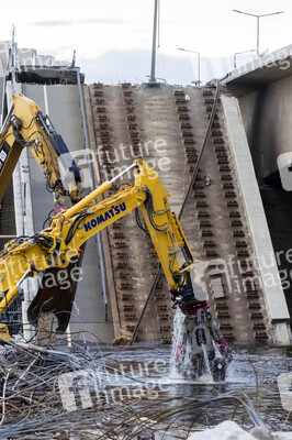 Abrissarbeiten an der Carolabrücke in Dresden