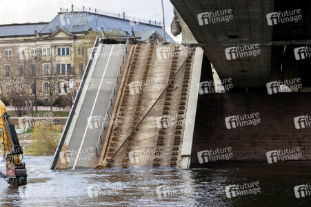 Abrissarbeiten an der Carolabrücke in Dresden