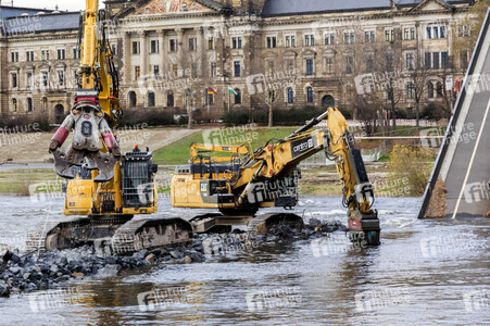Abrissarbeiten an der Carolabrücke in Dresden
