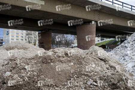 Abrissarbeiten an der Carolabrücke in Dresden