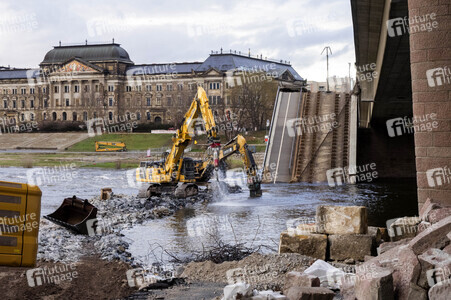 Abrissarbeiten an der Carolabrücke in Dresden