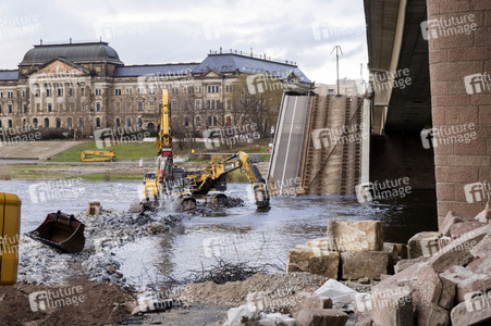 Abrissarbeiten an der Carolabrücke in Dresden