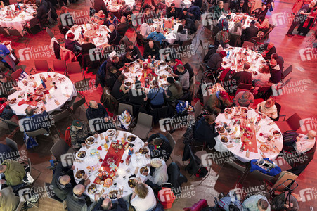 30. Weihnachtsfeier für Obdachlose und Bedürftige 2024 in Berlin