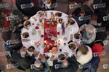 30. Weihnachtsfeier für Obdachlose und Bedürftige 2024 in Berlin