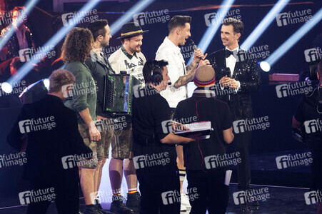 TV-Show 'Silvester-Schlagerbooom 2025 live - Die Wunderlichtershow!' in München