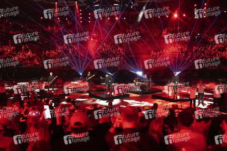 TV-Show 'Silvester-Schlagerbooom 2025 live - Die Wunderlichtershow!' in München