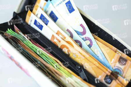 Symbolfoto Bargeld