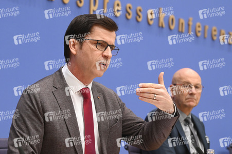 Bundespressekonferenz Rückblick 2024 und Ausblick 2025 des Deutschen Städte- und Gemeindebundes in Berlin