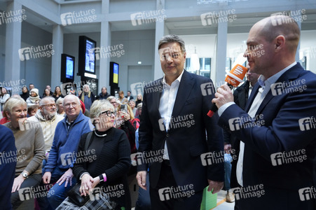 Live-Radioshow 'Studio 9 - Live aus dem Humboldt Forum' in Berlin