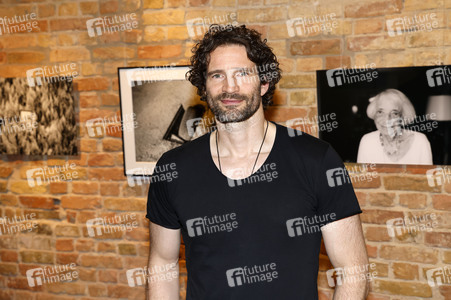 Vernissage der Fotoausstellung 'Zuversicht und Lebensfreude' in Berlin