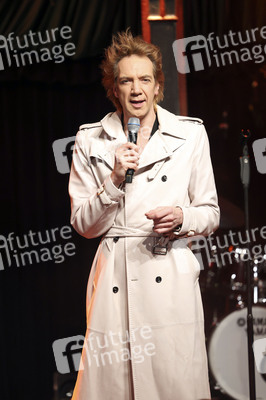 Musik-Show 'We Could Be Heroes' mit Sven Ratzke & Band in Berlin