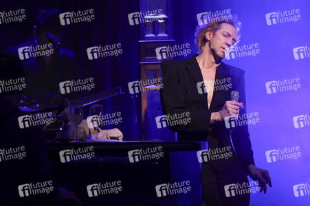 Musik-Show 'We Could Be Heroes' mit Sven Ratzke & Band in Berlin