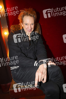 Musik-Show 'We Could Be Heroes' mit Sven Ratzke & Band in Berlin