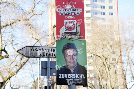 Wahlplakate zur Bundestagswahl 2025 in Berlin