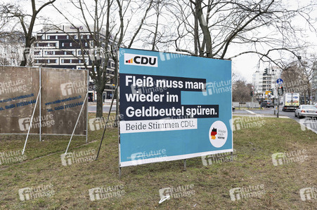Wahlplakate zur Bundestagswahl 2025 in Berlin