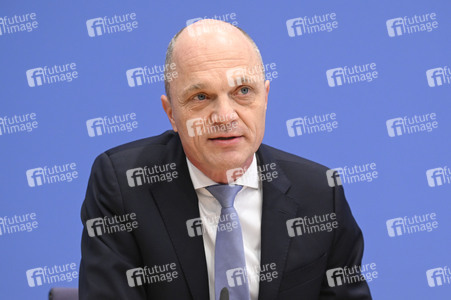 Bundespressekonferenz 'Impuls für messbare Bildungsziele' in Berlin