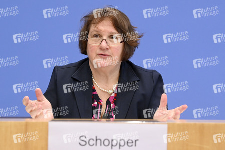 Bundespressekonferenz 'Impuls für messbare Bildungsziele' in Berlin